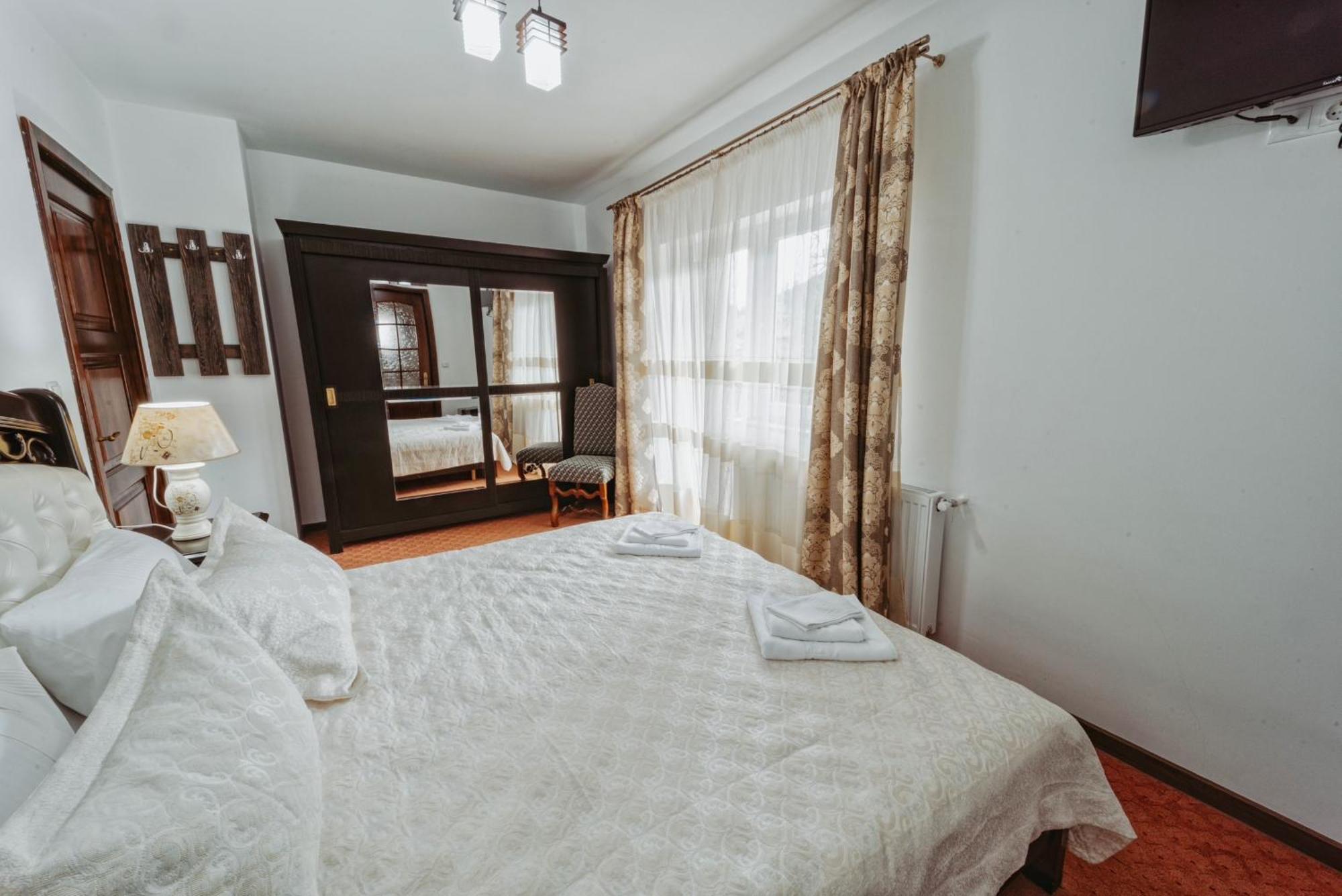 Complex Turistic Constantin Bucovina Hotel Campulung Moldovenesc Bagian luar foto
